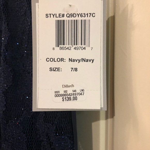 Formal dress - Picture 7 of 7